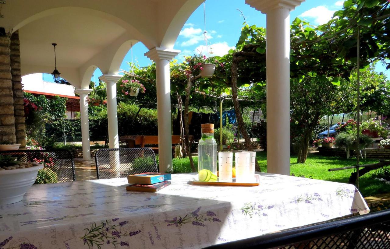Beach Apartments Roza - The Garden Apartment Biograd Na Moru Exteriér fotografie