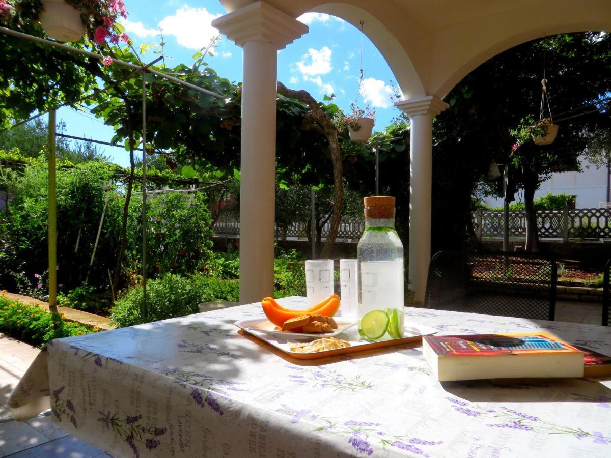 Beach Apartments Roza - The Garden Apartment Biograd Na Moru Exteriér fotografie