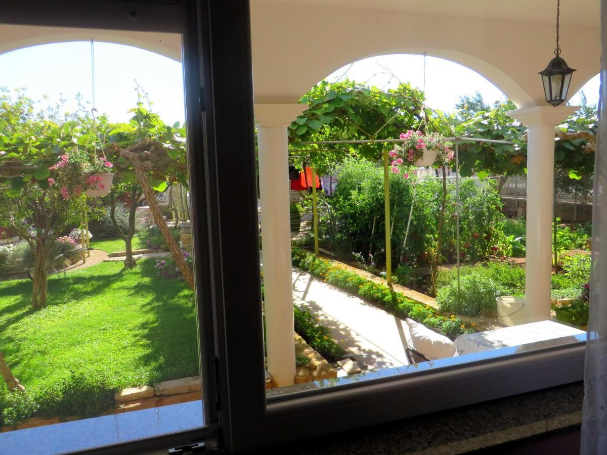 Beach Apartments Roza - The Garden Apartment Biograd Na Moru Exteriér fotografie