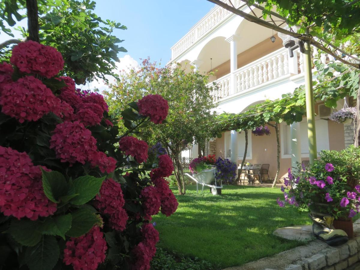 Beach Apartments Roza - The Garden Apartment Biograd Na Moru Exteriér fotografie